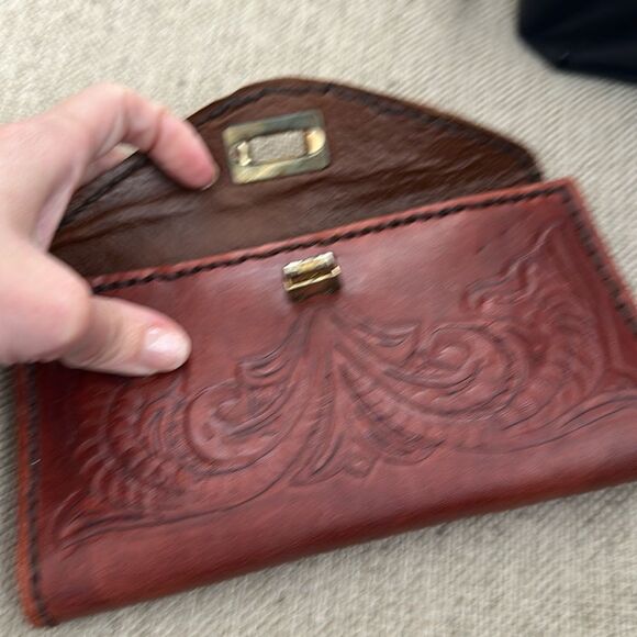 Vintage Floral Tooled Leather Wallet - Picture 6 of 11